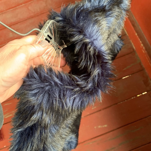 Daytrip (Buckle) Faux Fur Vest - Picture 3 of 6